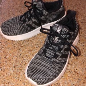 Adidas Cloudfoam Kids sneakers size 5